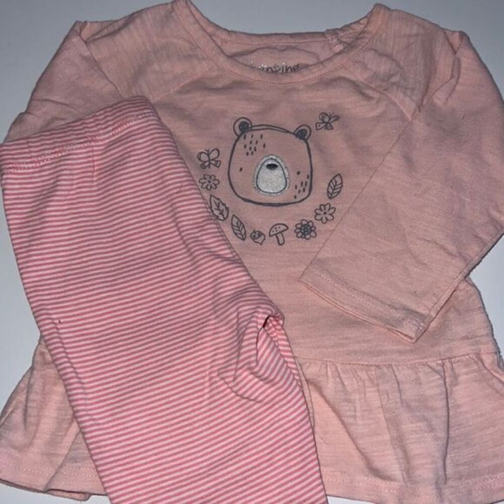 🛍🛍Girls Cute little outfit size 9 months